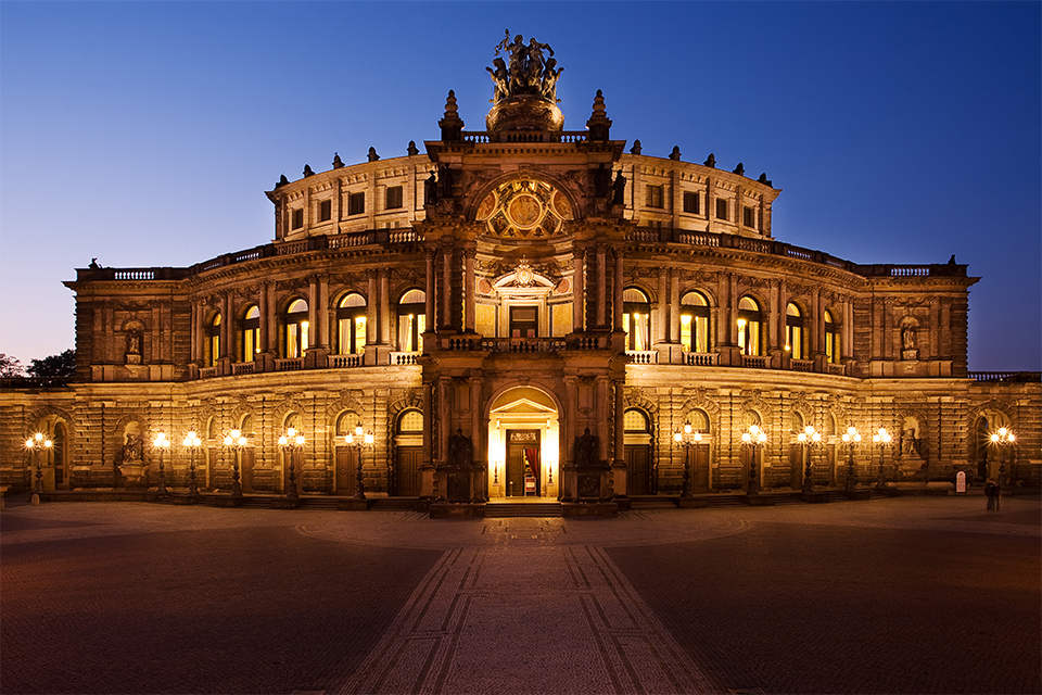 Guided tour at night